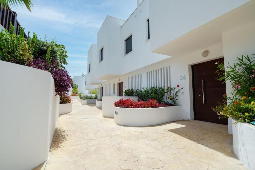 Holiday home Luxury House With Private Rooftop Jacuzzi On The Golden Mile