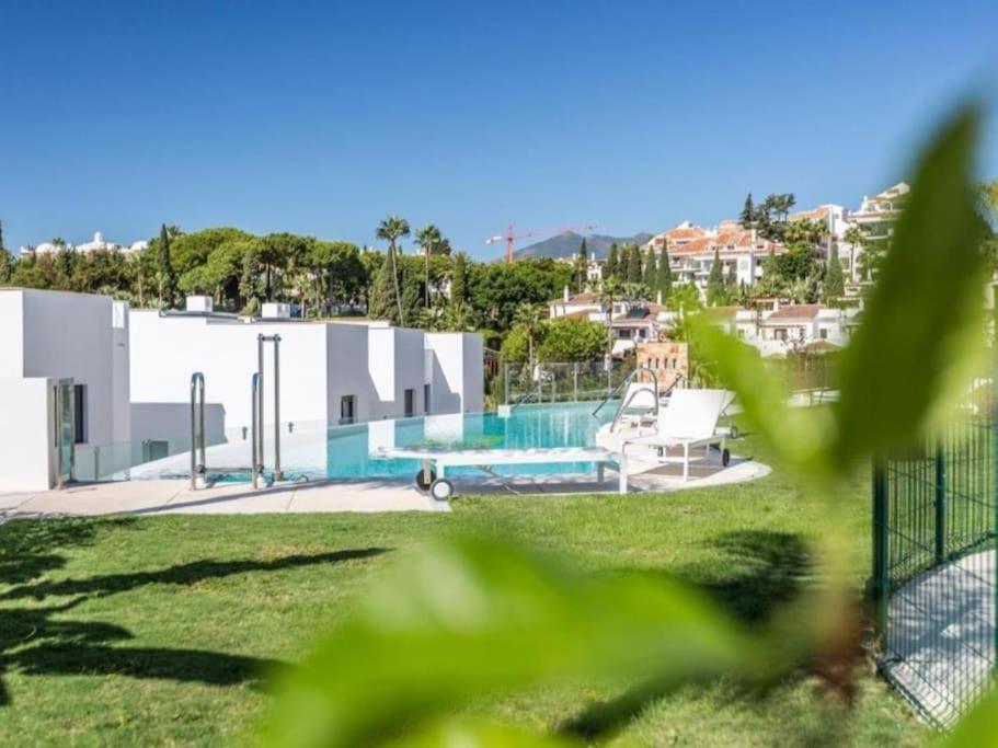 Luxury House With Private Rooftop Jacuzzi On The Golden Mile Marbella